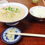 喜楽 - ラーメンとご飯で600円 うれしい価格