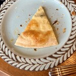 パイ ホリック - クアトロチーズピザ　4種類のチーズピザにハチミツをかけた状態でサーブされます。塩味＆甘味が旨い♡