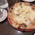 メルジェリーナ - （本日のおすすめ）7種のチーズのピザ