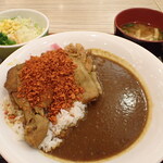 すき家 - ファイヤーチキンカレー サラダセット