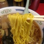 小池製麺所の黄色い麺