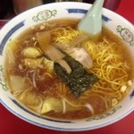 ワンタン麺（530円）