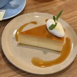 cafe&gin mono - 固めのプリン（500円）