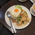 青山ガパオ食堂 - 