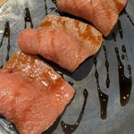 Yakiniku 名もなき名店へ 一切入魂一枚売り焼肉 - 肉寿司
