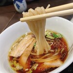 食煅 もみじ - 研修で戻ってきていた子供と行ってきた(*≧艸≦)
      母のラーメンに付き合ってくれるなんていい子だ(*≧艸≦)親バカ