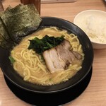 横浜家系ラーメン花崎家 成田店 - 
