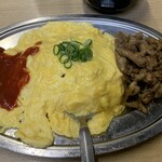 武内食堂 - オムライスにもかしわバターがたっぷり