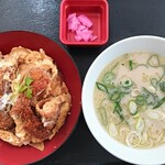 からあげ、定食、丼 がブリチキン。 - 料理写真:鶏カツ丼とミニ鶏白湯ラーメンで1,298円