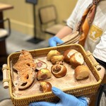 CoCoru Show Cafe -  Showのカットパンおかわり自由。