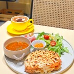 CoCoru Show Cafe -  クロックドムッシュ ¥1200（ドリンク別）