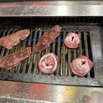 焼肉ホルモン酒場 まる助 - 