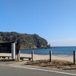 青木さざえ店 - 目の前の弓ヶ浜1