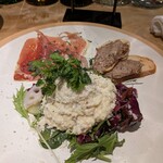 BISTRO AKIJI - 前菜、ハモンセラーノと月の猪