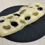 ネモ・ベーカリー＆カフェ - オリーブフォカッチャ