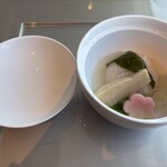 日本料理 旬彩 - 平目桜道明寺蒸し　筍　梅麩　青味