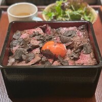 北新地はらみ 別邸 - 炭火焼はらみ重(1,500円)
                    ご飯大盛り(サービス)
                    ハラミ大盛り(+800円)
