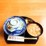 やぶ善 - 蓋付きでの提供にも、特別感があっていい感じ。