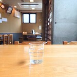 やぶ善 - 玄関周りの席。