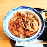 やぶ善 - 飴色を見ただけで判る、濃厚な甘辛ダレ。