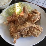 一軒餃子 - 唐揚げの様子