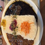 Spice Theater NEWoMan TAKANAWA - 写真が縦になっちゃった！濃い色がポークビンダルーで薄い方が無水チキン