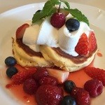 エーデルワイス - 赤い果実のパンケーキ