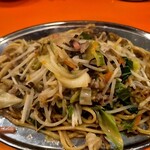 チャランポラン - メインの皿うどん。
      ごつい。