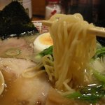やきとりかどちゃん - （2009/11月-2）「とん骨しょうゆラーメン」の麺（麺は自家製じゃない）