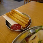 串とメシにはサケキタル - チーズスティック