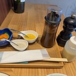 とんかつ ばんぶー - 調味料と漬物