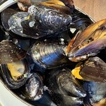 Belgian Pub Antwerp Six - ムール貝白ワイン蒸し