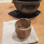 さく間 - 常連さんのおすすめの
      「立山」を常温で。
      
      
      涼やかなる、辛口！
      
      
      “一般的な、辛口”より、もっとまろやかですが、
      
      決して甘くは無い。。。
      
      料理にそっと寄り添う、優美な呑み応えが有りました。。