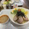 ひまわり - つけ麺並盛。野菜たっぷりで種類も豊富です。つけだれも並々です。