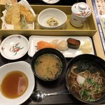 華屋与兵衛 - 料理写真:選べる3貫寿司と天ぷら御膳