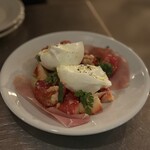 ありき - 季節のフルーツとブラータチーズ