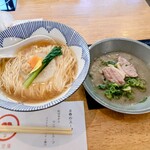 酒楽亭 空庵 - 醤油と自家製ひしおを使ったスープは、透明感ある見た目に反して旨味が凝縮
      歯切れの良い麺との相性も抜群で、一気に完飲完食!!