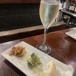 344118749 - 前菜3種とワンドリクのセット700円