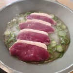 酒楽亭 空庵 - 鴨葱皿／卓上IHで鴨肉を軽く火入れし、固くなる前にいただく