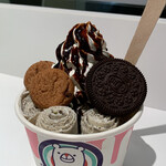 ROLL ICE CREAM FACTORY - 料理写真: