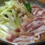 Nihonryouri Kagura - 裏メニューの地元イノシシのボタン鍋
                        肉の甘みが素晴らしい