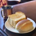 ハモンカフェ - アイスコーヒー　パン