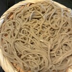 手打蕎麦 ふたば - 【せいろ】蕎麦はこんな感じです。大盛りでも良いくらいでした。