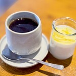 アランチャ - コーヒー          杏仁豆腐レモンソース