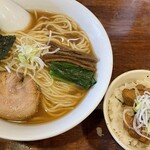 ラハメン ヤマン - らはめん(大盛)820円　少なめ角煮丼　230円