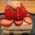 FRUiT - いちごの紅茶レアチーズケーキ（紅茶ソースがけ）