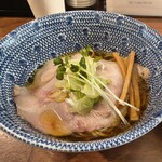 麺屋HAKU - 半醤油ラーメン