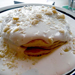 BELLOWS BURGER - 数量限定マカダミアナッツパンケーキ1080円