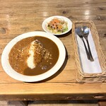 おじいさんの古時計 - ビーフとキーマのあいがけカレー(サラダ付き)