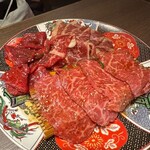 神戸牛焼肉と冷やしピーマン 金肉屋 - 